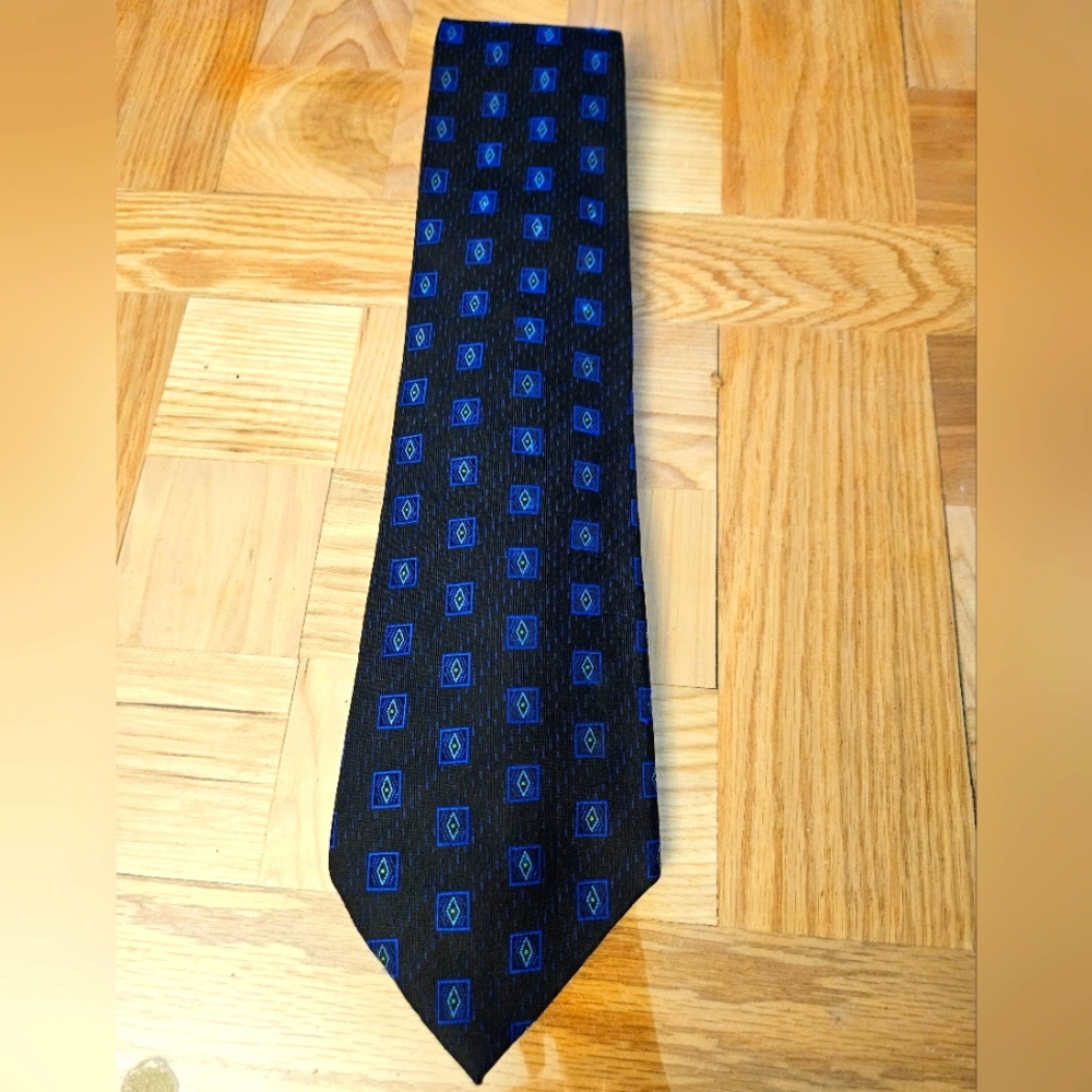 Classic Black and Blue Silk Tie with Diagonal Dots